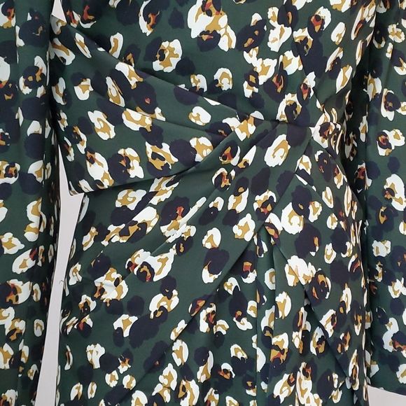 Badgley Mischka 🌟NEW🌟 Draped abstract green print dress. Size 4 - Picture 6 of 6